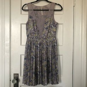 Lauren Conrad floral pleated dress size 6